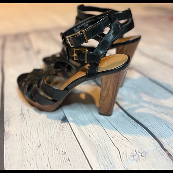 Kristin Davis ankle wrap strappy leather sandal - Picture 5 of 6